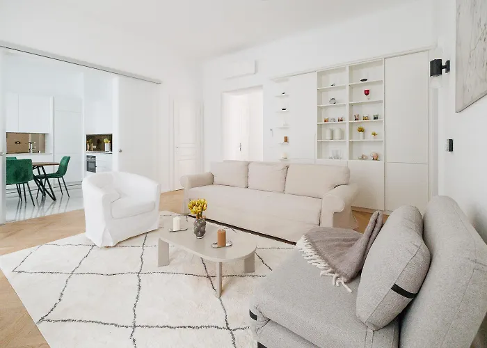 Ultra Spacious 3-bedroom 3-bath Steps From Vienna's Historic Heart Appartamento *