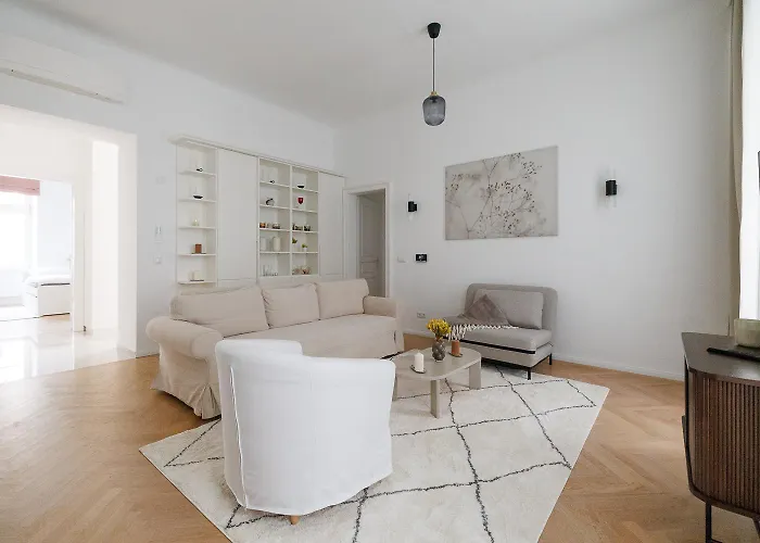 Ultra Spacious 3-bedroom 3-bath Steps From Vienna's Historic Heart Vienna