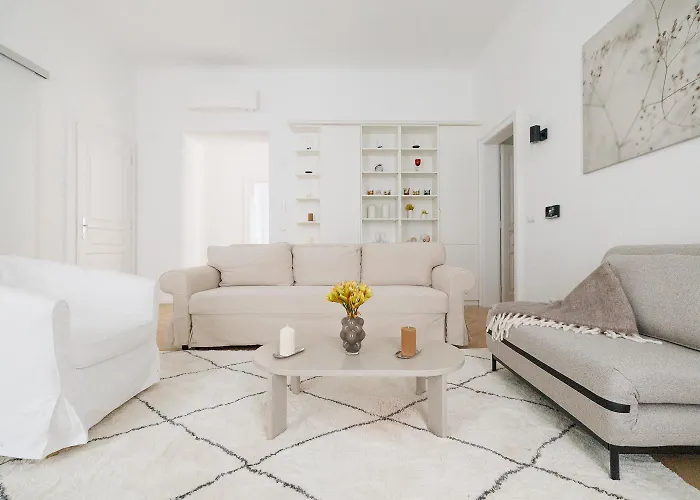 Ultra Spacious 3-bedroom 3-bath Steps From Vienna's Historic Heart Vienna