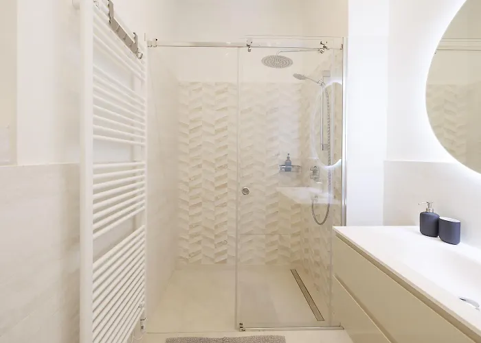 Ultra Spacious 3-bedroom 3-bath Steps From Vienna's Historic Heart *