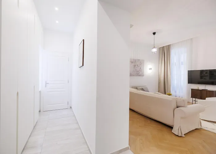 Ultra Spacious 3-bedroom 3-bath Steps From Vienna's Historic Heart * Vienna