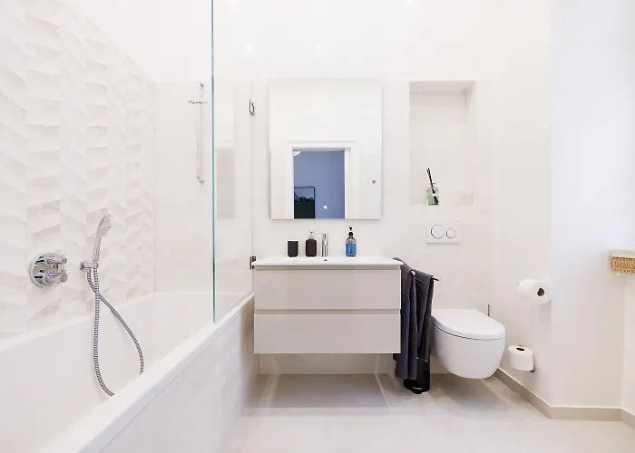 Ultra Spacious 3-bedroom 3-bath Steps From Vienna's Historic Heart
