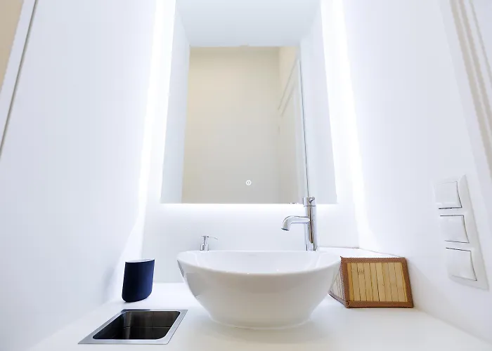Ultra Spacious 3-bedroom 3-bath Steps From Vienna's Historic Heart *